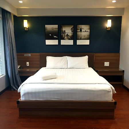 Reddoorz Premium Cloud 9 An Nhon Hotel Thành Pho Ho Chí Minh Esterno foto