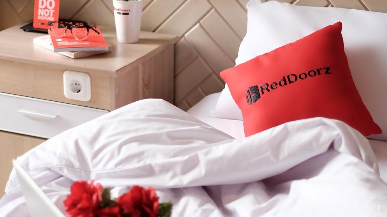Reddoorz Premium Cloud 9 An Nhon Hotel Thành Pho Ho Chí Minh Esterno foto