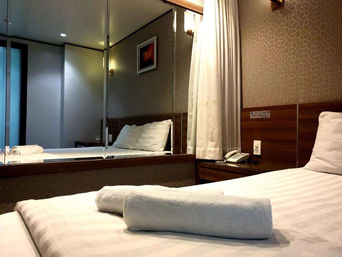 Reddoorz Premium Cloud 9 An Nhon Hotel Thành Pho Ho Chí Minh Esterno foto