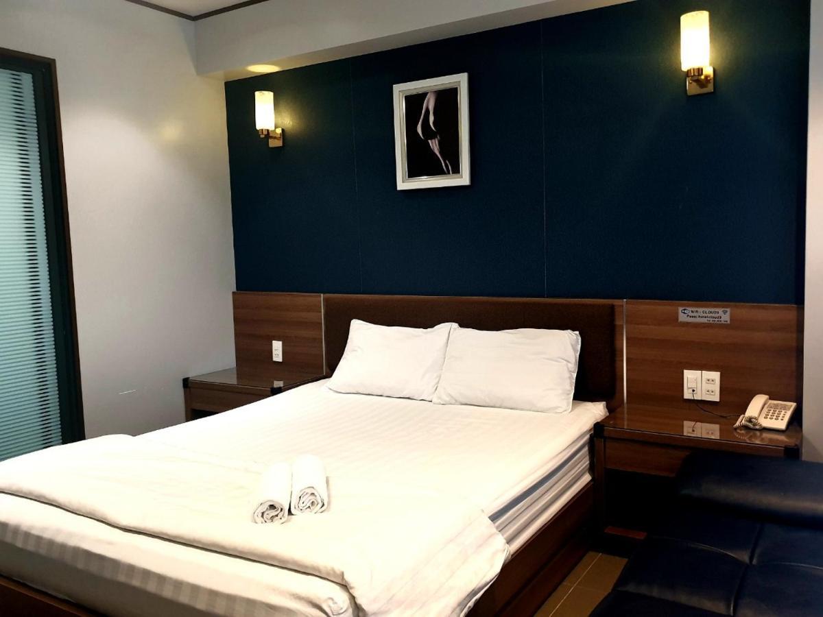 Reddoorz Premium Cloud 9 An Nhon Hotel Thành Pho Ho Chí Minh Esterno foto